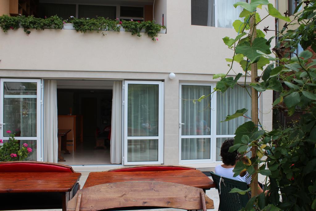 Veda Guest House Pomorie Eksteriør bilde