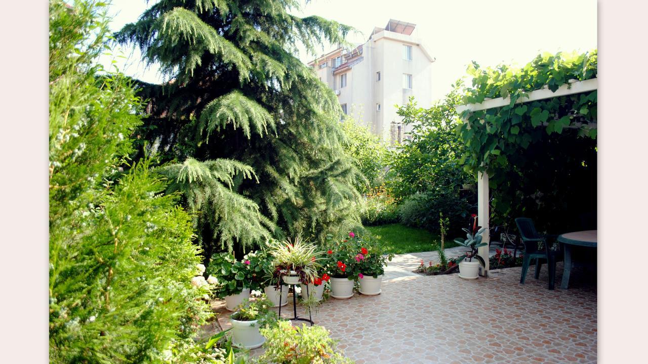 Veda Guest House Pomorie Eksteriør bilde